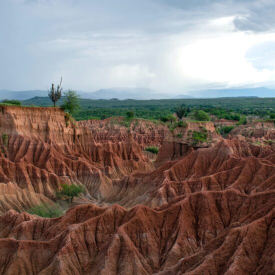 Rode rotsformaties in de Tatacoa woestijn, Colombia