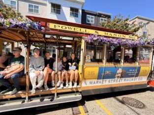 Met de cable car door San Francisco