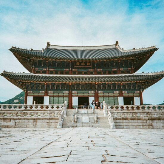 Troonzaal Geunjeongjeon van het Gyeongbokgung-paleis in Seoul