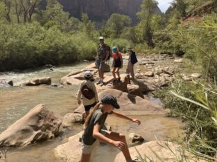 Over de stenen in de rivier in Zion