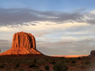Merrick Butte in het avondlicht
