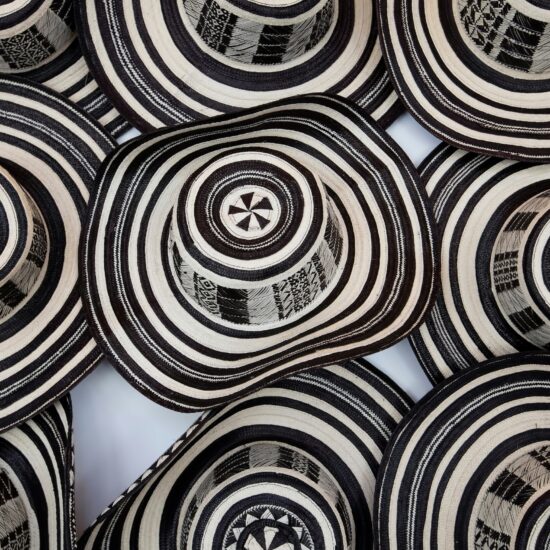 Traditionele gevlochten sombreros vueltiaos, symbool van Colombia